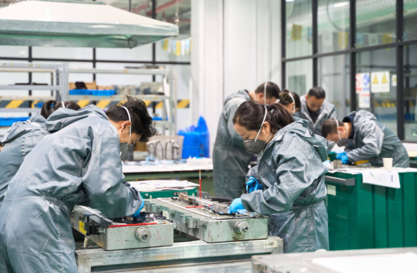 傲势科技举办2025成都高新区“无人机铺层及装配技能"大赛